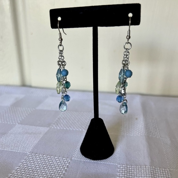 Women’s 3 Tiered Necklace Matching Earrings - Picture 4 of 6